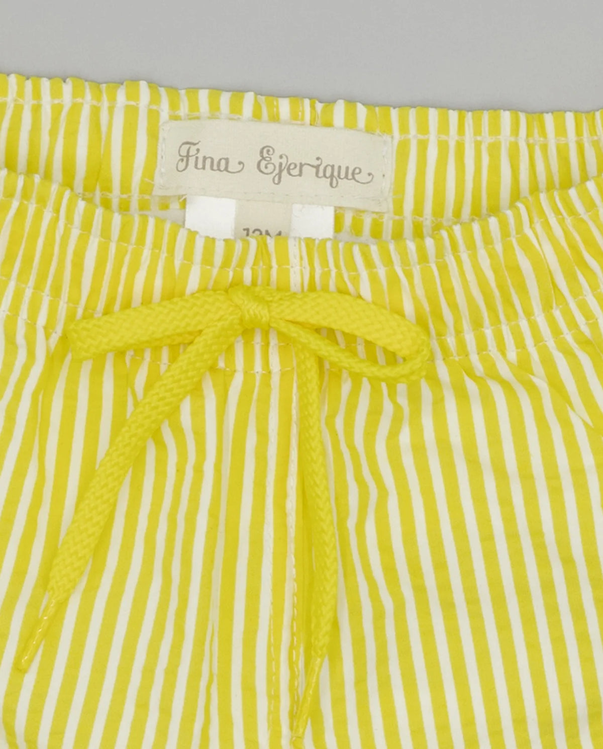 Pantaloneta de rayas amarillo con bolsillo